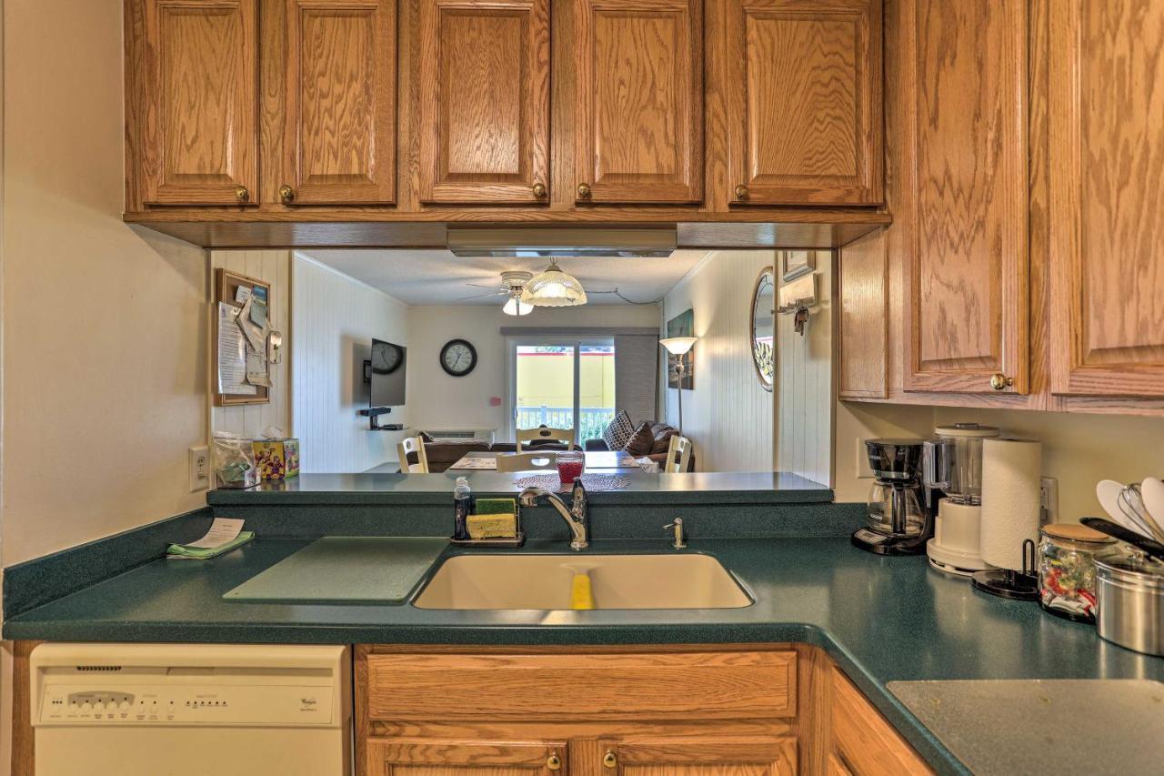 Bright North Myrtle Beach Condo Walk To Beach! Exterior photo